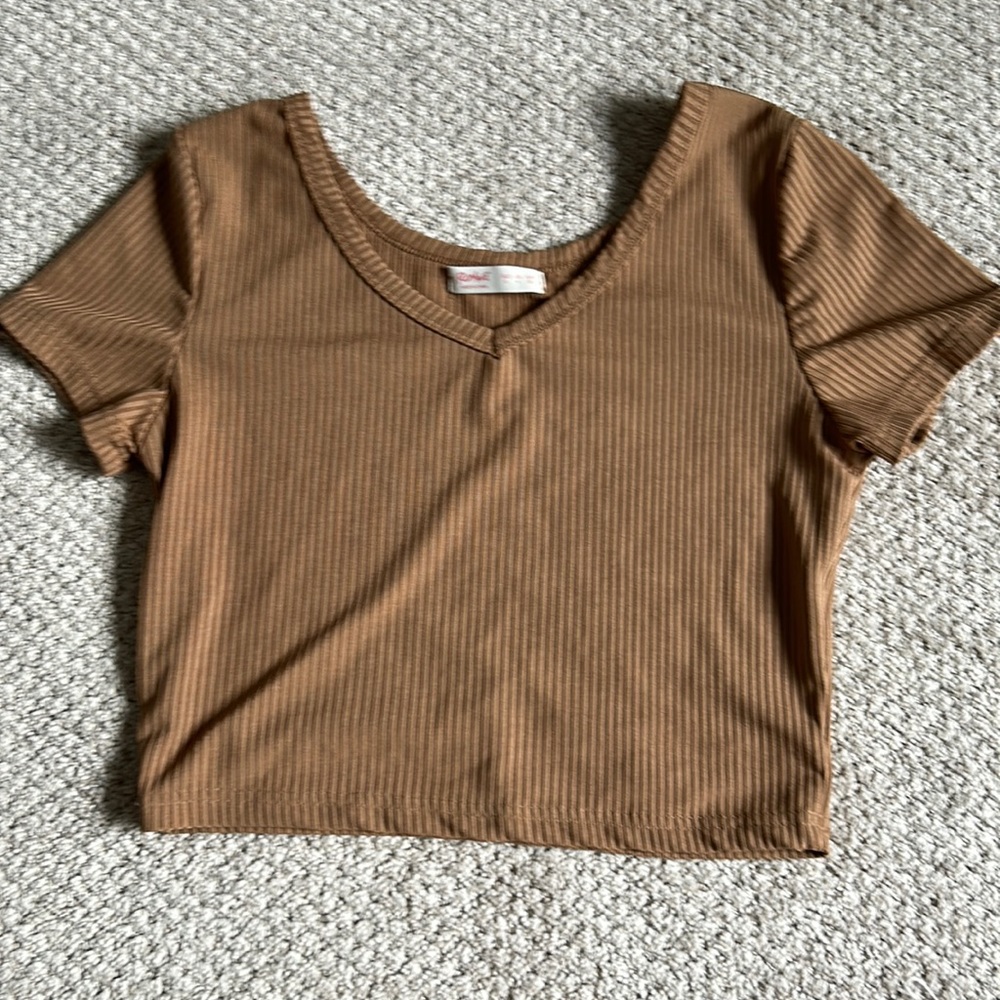 Cropped V neck shirt